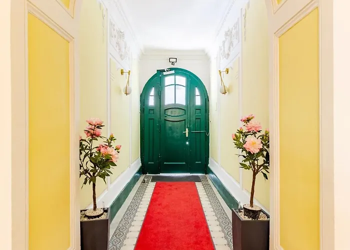 Art Living Aparthotel 3*